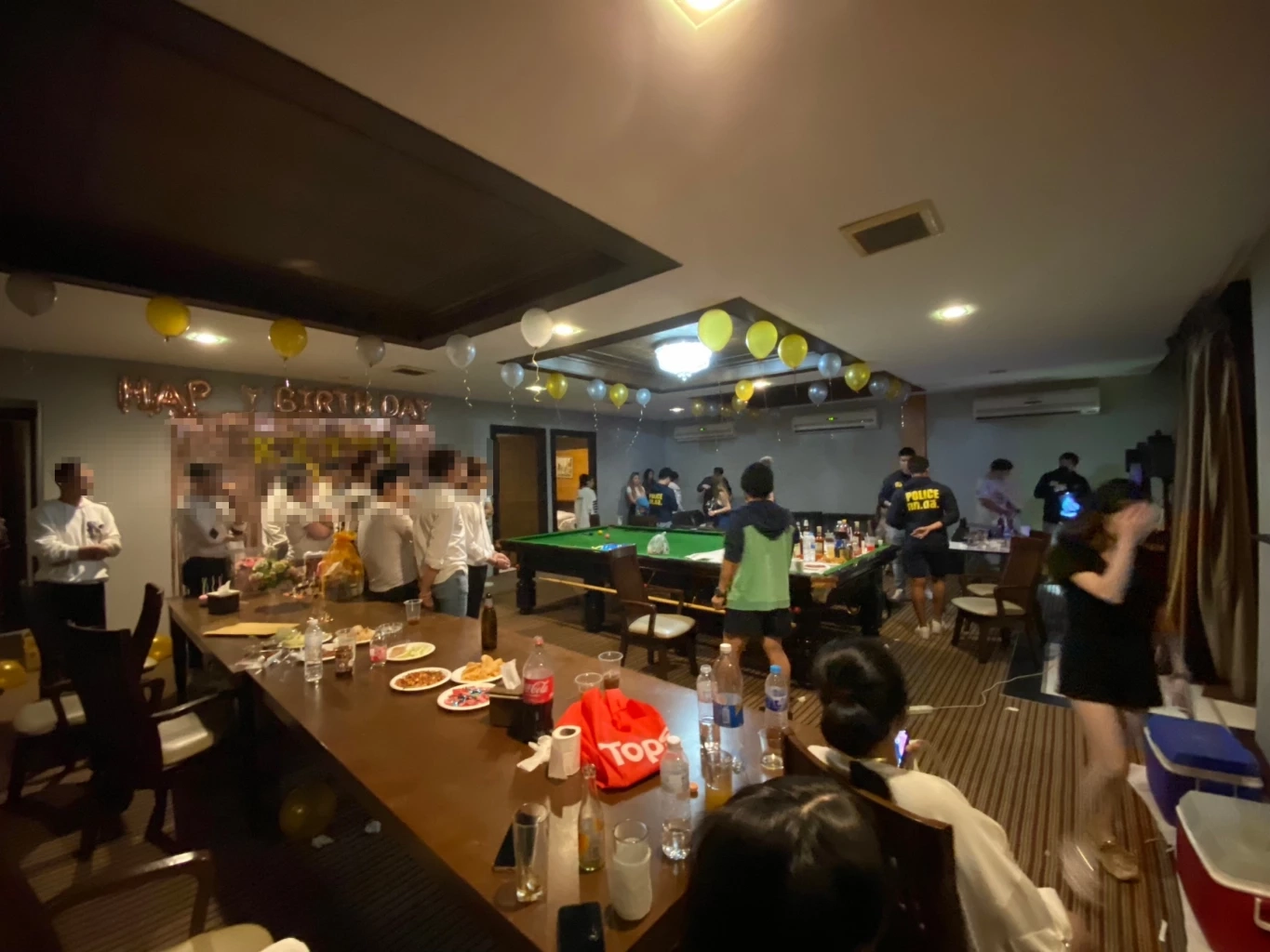 บุกทลายปาร์ตี้ “เน็ตไอดอล” มั่วยาฉลองวันเกิดกลางกรุง พบของกลางเพียบ