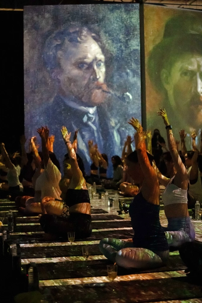 ไอคอนสยาม จัดกิจกรรม “Immersive Brew Yoga” ท่ามกลาง “Van Gogh Alive Bangkok”