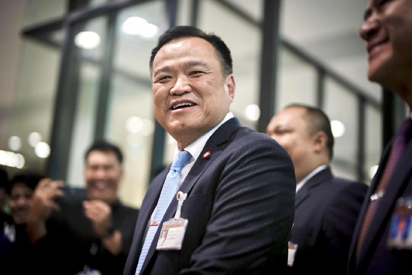 อนุทิน ชาญวีรกูล  หัวหน้าพรรคภูมิใจไทย 