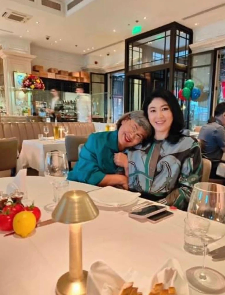 "เสื้อแดงอยุธยา" เตรียมขนข้าวเหนียวไก่ทอด 1 หมื่นชุด ต้อนรับ "ทักษิณ" กลับไทย