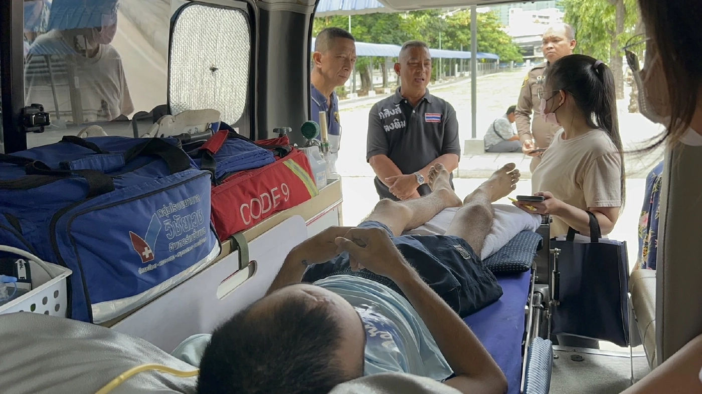 เหยื่อรถชน นอนรถพยาบาลมา ร้องกองปราบฯ หลังคดีไม่คืบ คู่กรณีไม่รับผิดชอบ