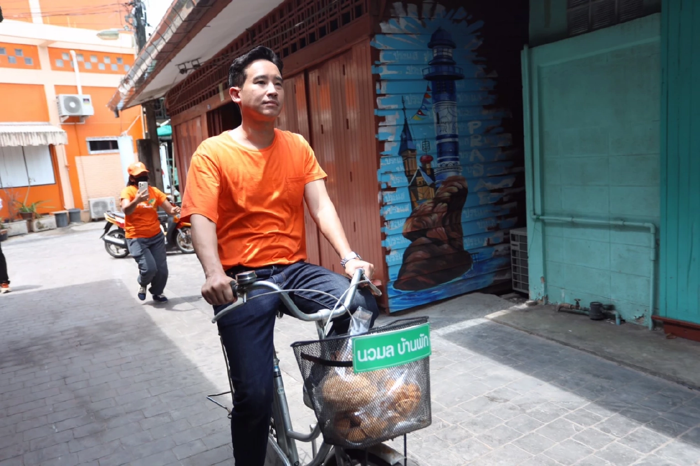 "พิธา" ปั่นจักรยาน-นั่งรถสามล้อพ่วง หาเสียงอ้อน "ทั้งระยองพิธาจองแล้ว"