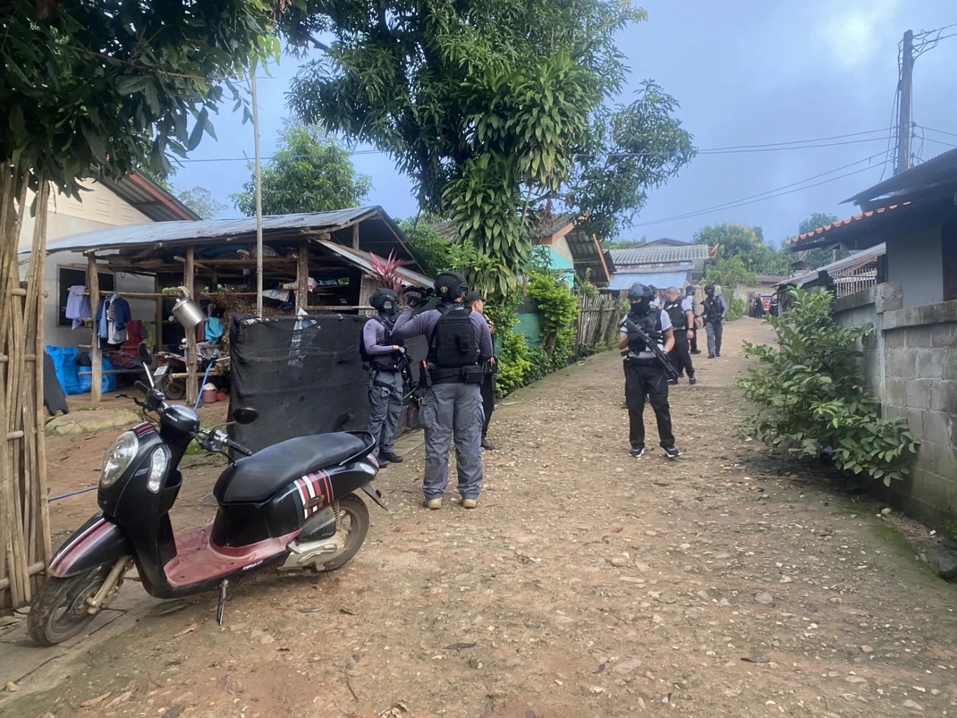 หนุมานกองปราบ บุกจู่โจม ปิดล้อมเมืองปาย ทลายเครือข่ายยาเสพติด