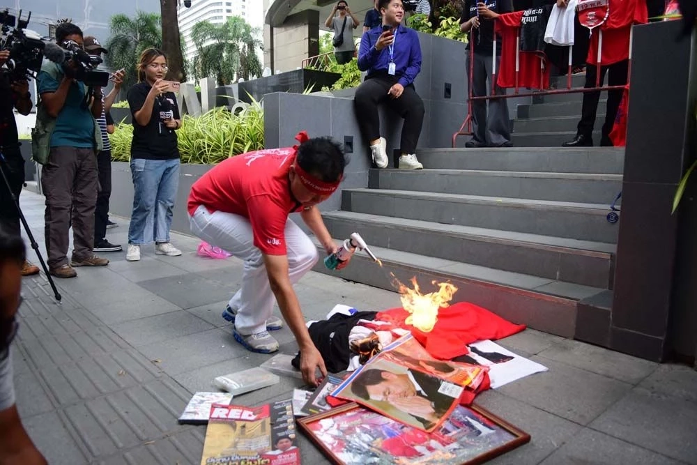 เผาก่อน ที่จะมีผู้มาโวยวายต่อในช่วงบ่าย