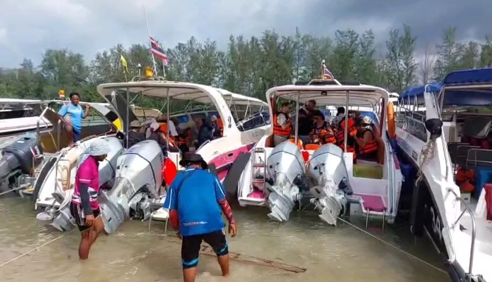 เปิดคลิปหวาดเสียว "เรือสปีดโบ๊ทนำเที่ยว" ขับฝ่าคลื่นสูง 3 เมตร