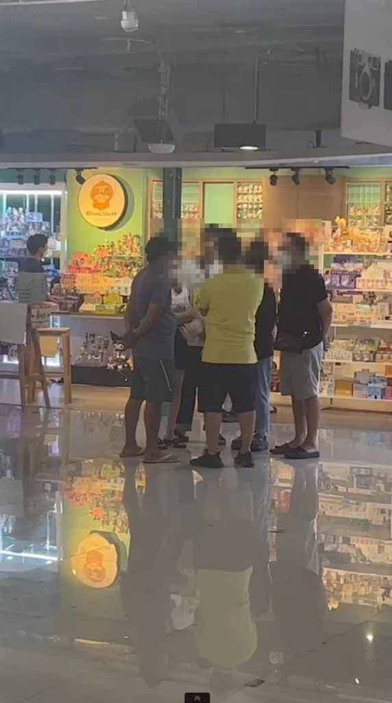 ศึกสะพานเหล็ก “ร้านของเล่น” ต่างฝ่ายชี้หน้ามาเฟีย