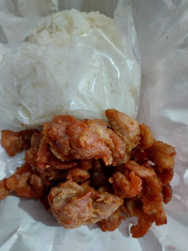 "เสื้อแดงอยุธยา" เตรียมขนข้าวเหนียวไก่ทอด 1 หมื่นชุด ต้อนรับ "ทักษิณ" กลับไทย