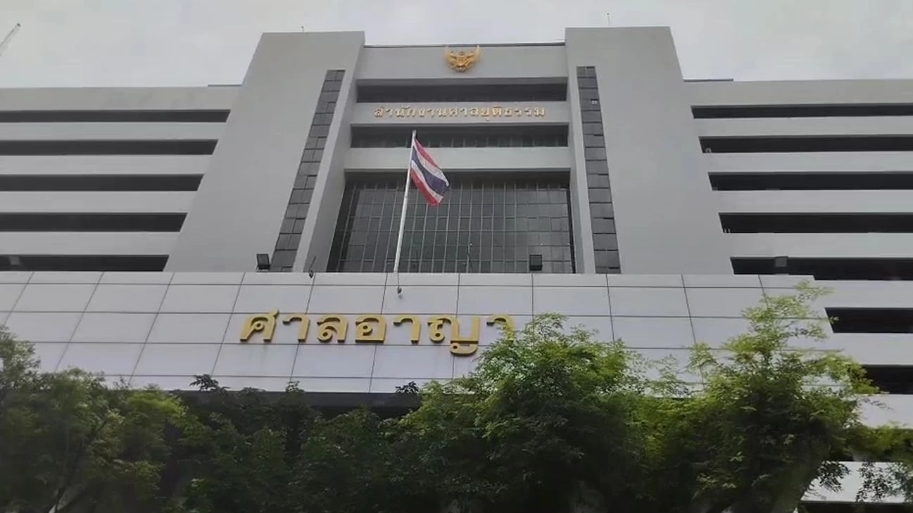 ศาลสั่งจำคุก 4 ปี 3 โจ๋ ร่วมม็อบปี 65 เผารถตำรวจวอด กลางสามเหลี่ยมดินแดง