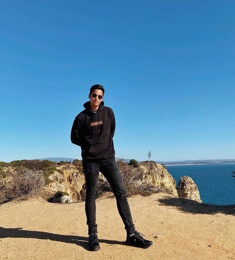 ส่องโปรโฟล์ "น้อบ ณภัทร" ทายาทแสนสิริ ดีกรีลูกชายนายกคนที่ 30 