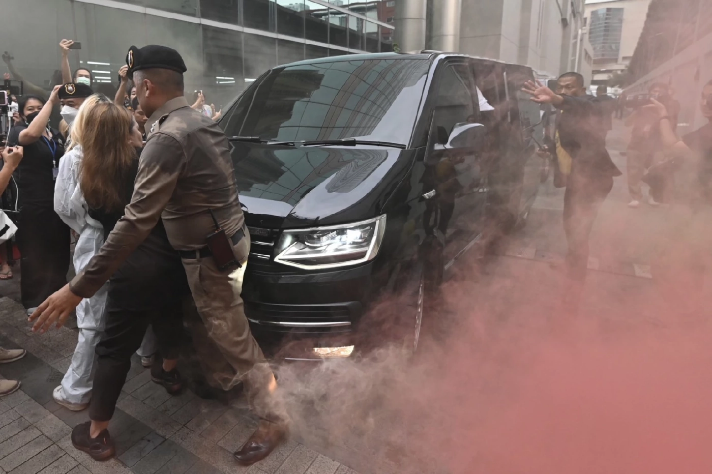 "กลุ่มทะลุวัง"ขยับก้าว = โทษ"ทะลุ"กราฟ