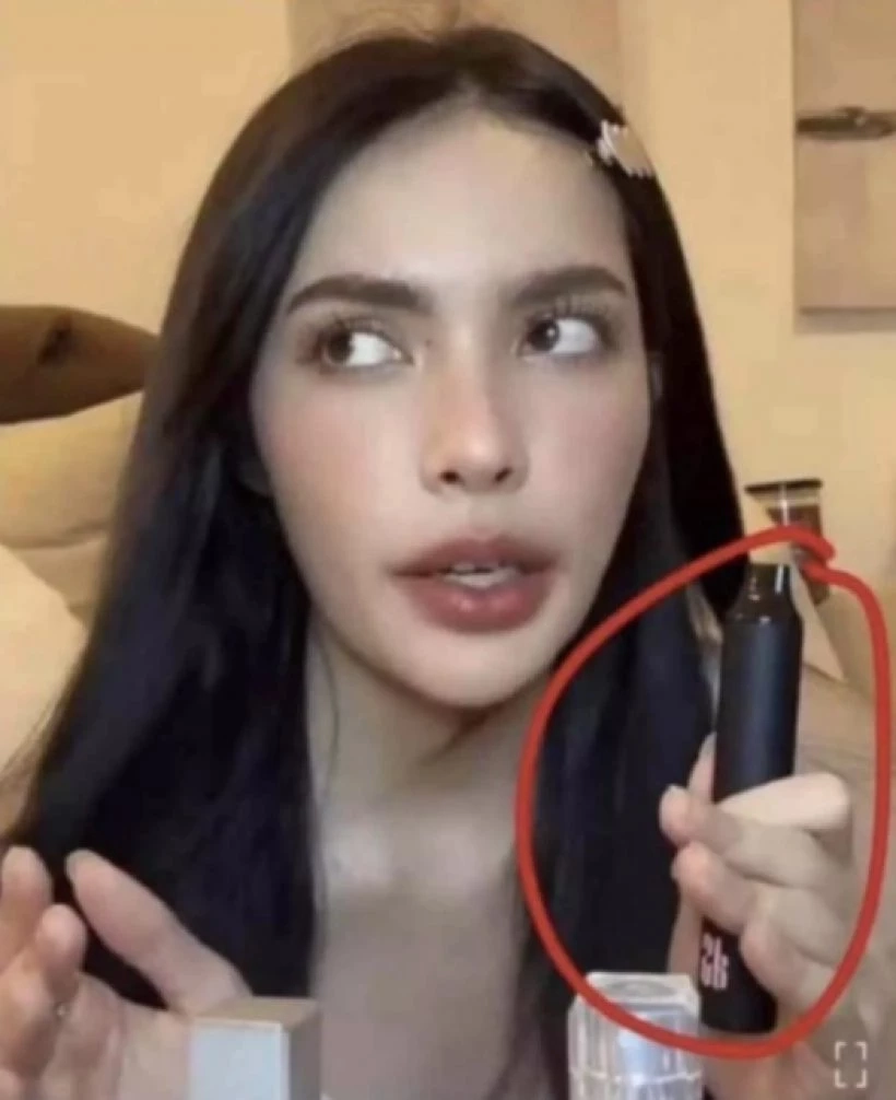 กระแสตีกลับหลัง "ชาล็อต" แจงปมโป๊ะหยิบบุหรี่ไฟฟ้ากลางไลฟ์  ยัน!ของเพื่อน