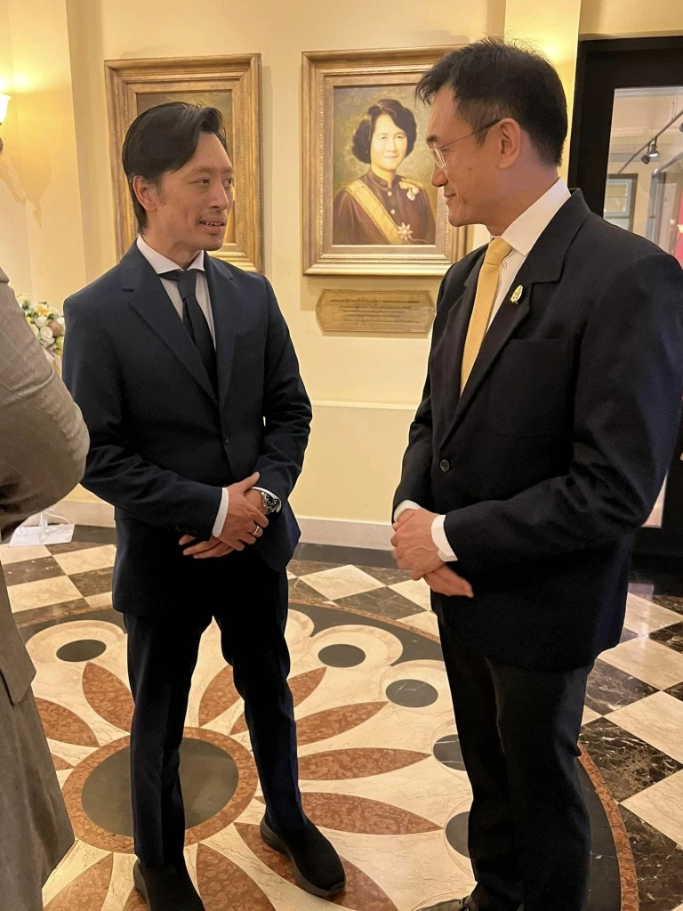 "นี่คือฝันที่เป็นจริง" 'ท่านอ่อง' นพ.จักรีวัชร วิวัชรวงศ์ โพสต์ครั้งแรก