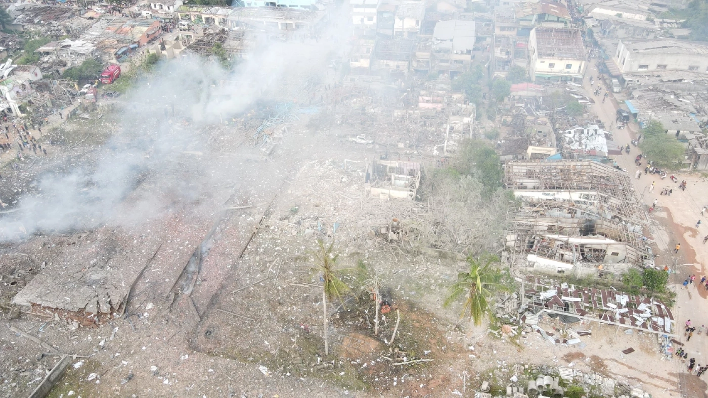 ทหารทัพภาค 4 เร่งซ่อมบ้านมูโน๊ะ เหตุ"โกดังพลุระเบิด" 682 หลัง เสียหาย 50 ล้าน