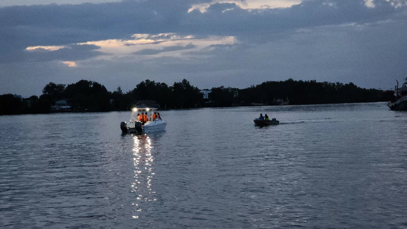 "พายุงวงช้าง" พัดเรือ นทท. "อ่าวบางตะบูน" ล่ม สูญหาย 2 คน เหตุไม่ได้สวมชูชีพ