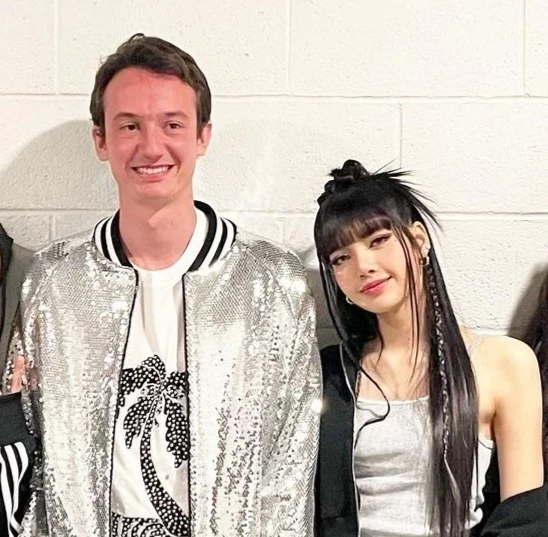 YG แถลงข่าวลือออกเดต?  ลิซ่า BLACKPINK กับทายาทมหาเศรษฐี เฟรเดริก อาร์โนลต์