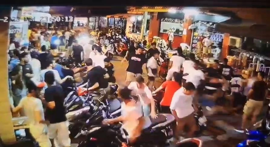 พัทยาอีกแล้ว! เปิดคลิปคนไทยปะทะนักท่องเที่ยวคูเวต ซัดกันนัวหน้าร้านอาหาร