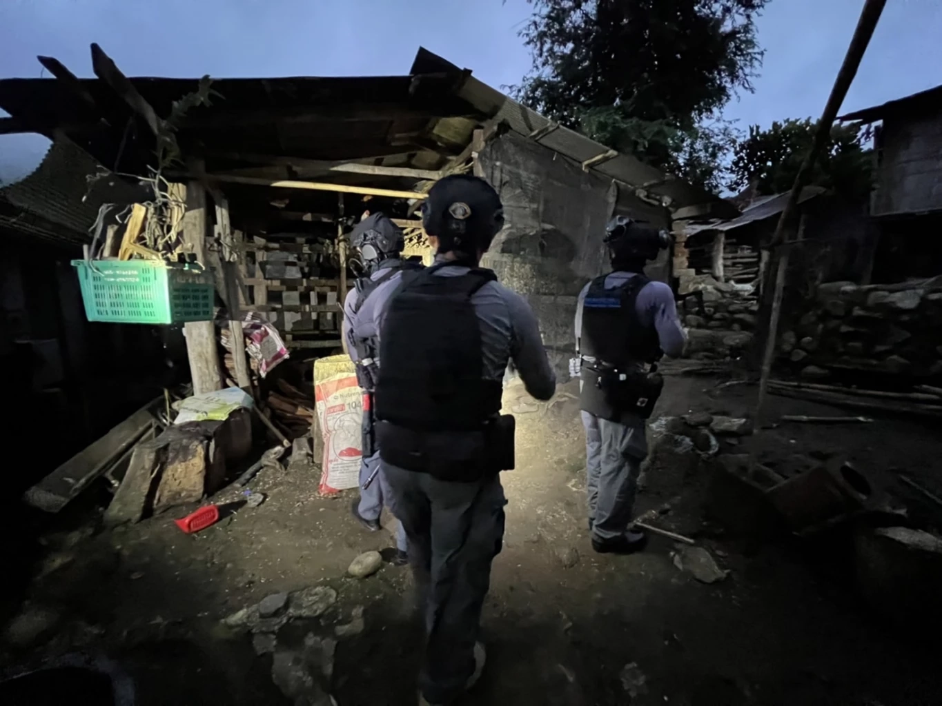 หนุมานกองปราบ บุกจู่โจม ปิดล้อมเมืองปาย ทลายเครือข่ายยาเสพติด