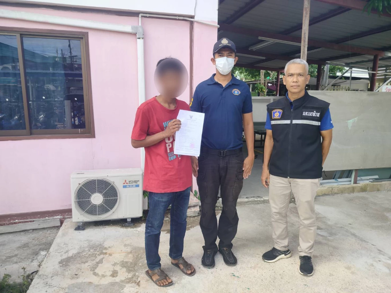 3 พี่น้องสุดโหดมอบตัว รุมทำร้ายหนุ่มขโมยของดับ ก่อนทิ้งศพป่าละเมาะ