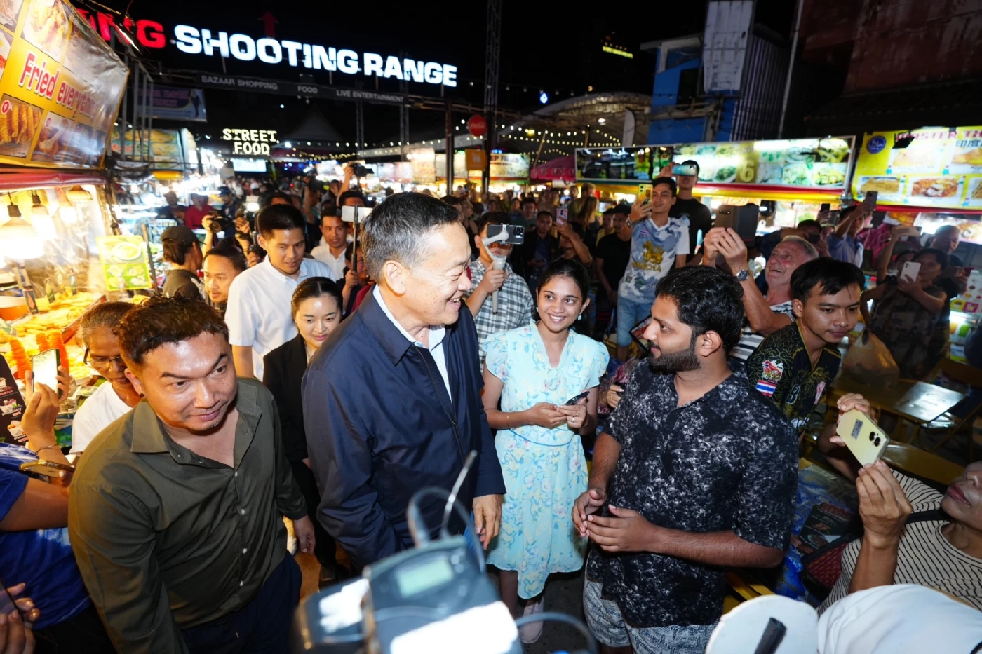 ป่าตองแตก! เศรษฐา สำรวจธุรกิจบันเทิงช่วงกลางคืน คนแห่เซลฟี่เพียบ