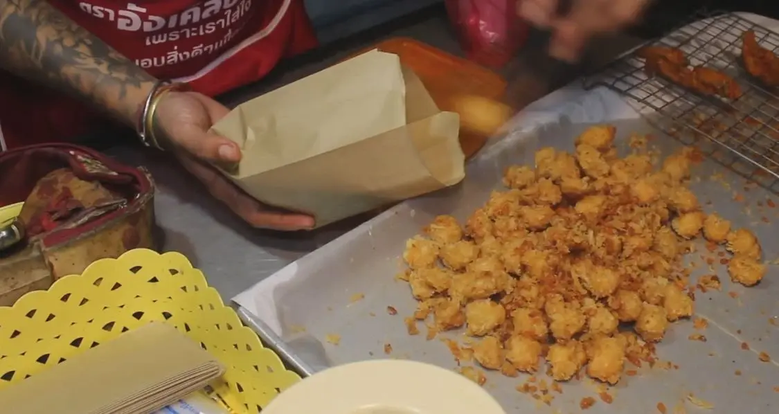 อดีตผู้ต้องขังกลับใจ ยึดอาชีพสุจริต ขายไก่เขย่าชิ้นละ 1 บาท หาเลี้ยงครอบครัว