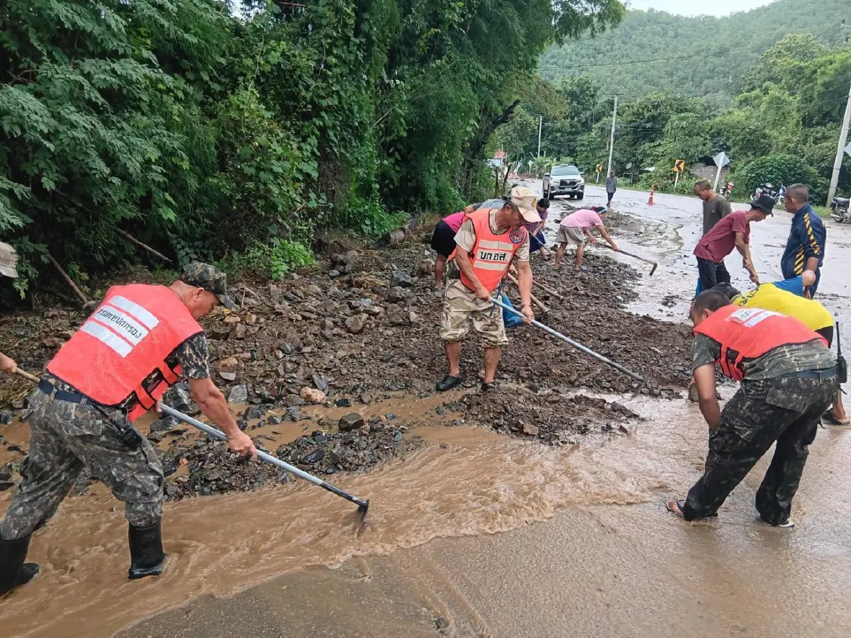 ฝนถล่มหนัก “สบเมย”อ่วม 17 หมู่บ้าน น้ำป่าซัด-โคลนถล่ม ถูกตัดขาดโลกภายนอก