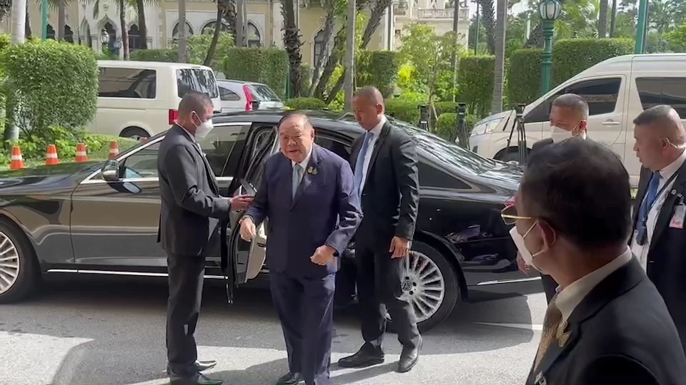 "ลุงป้อม" เผย "เพื่อไทย" ยังไม่ส่งเทียบเชิญร่วมตั้งรัฐบาล ปัดตอบสนหรือไม่