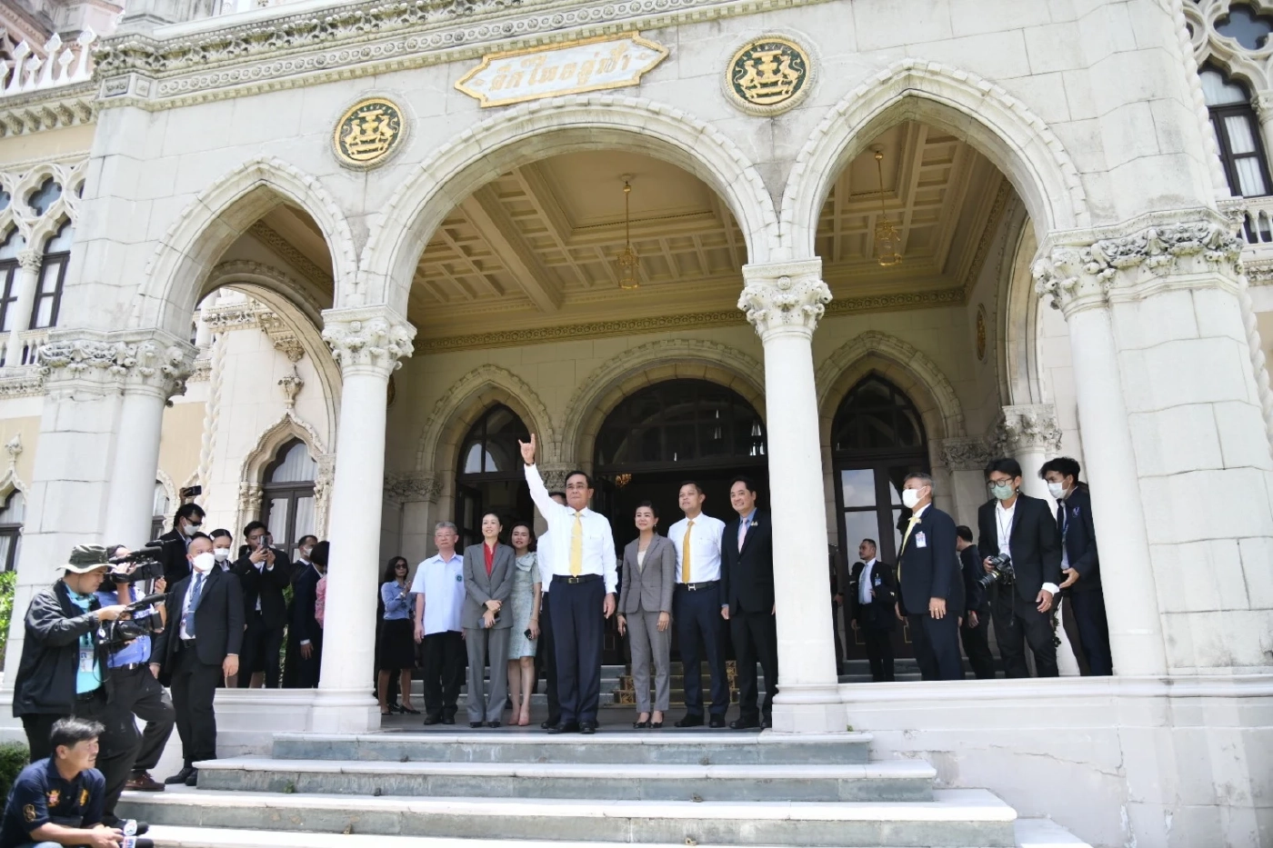 "นายกฯ" อำลาสื่อฯ-ข้าราชการ ระบุ 9 ปีทะเลาะกันบ้างเป็นธรรมชาติ (มีคลิป)