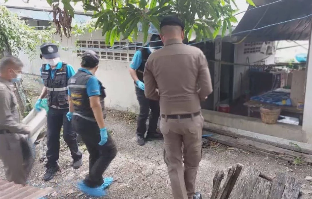 ภาพขณะเจ้าหน้าที่เข้าตรวจสอบที่เกิดเหตุ