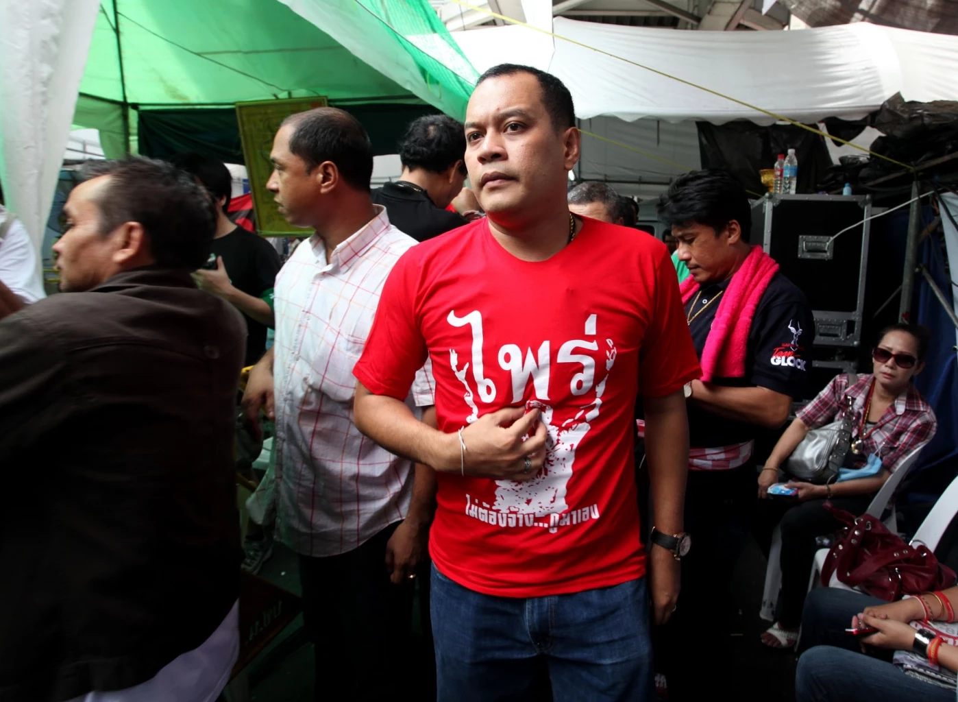 "เต้น ณัฐวุฒิ" โบกมือลาการเมือง "จำเป็น" หรือ "จำใจ"