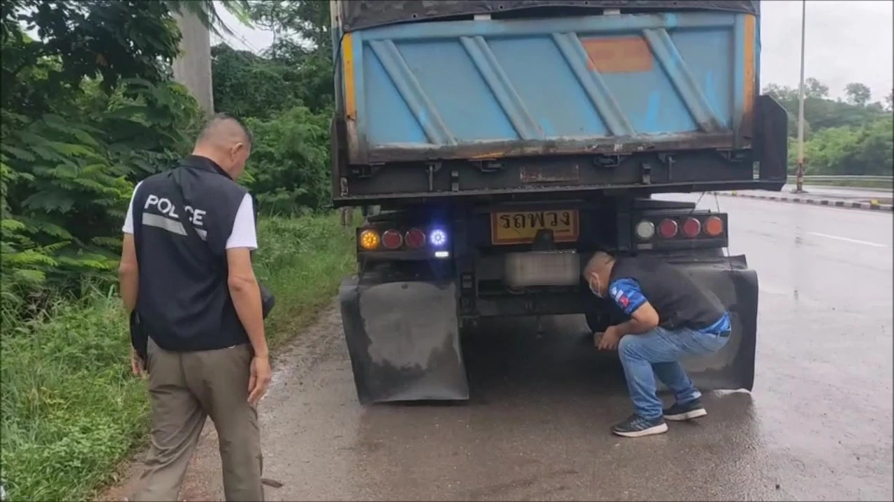 ยายใจสลาย สองหลานสาว ขี่จยย.ไปเรียน หลบจักรยานย้อนศรล้ม ถูก 18 ล้อทับดับ