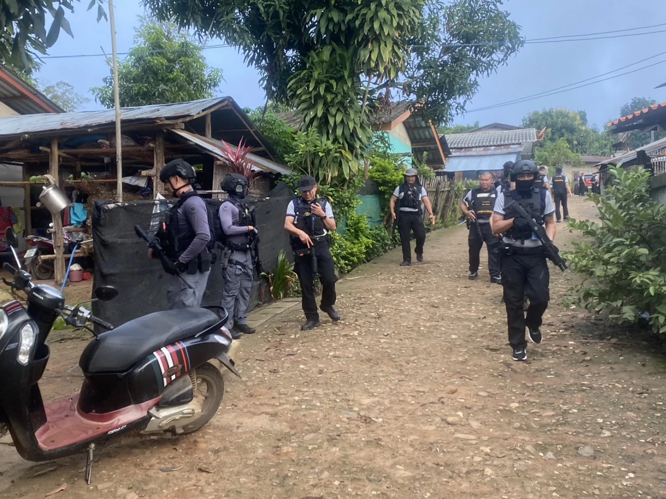 หนุมานกองปราบ บุกจู่โจม ปิดล้อมเมืองปาย ทลายเครือข่ายยาเสพติด