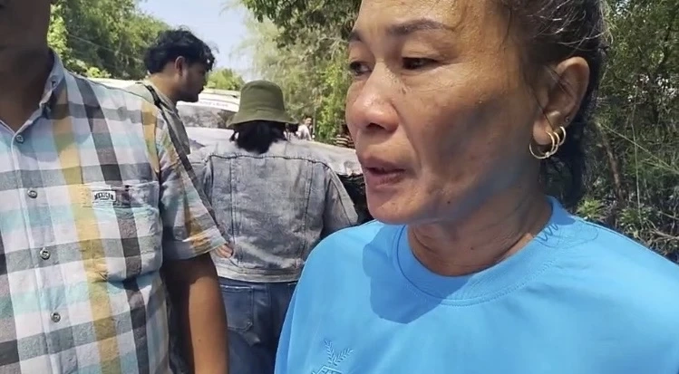 แม่แทบขาดใจ! ลูกขับรถกลับบ้าน"วันแม่" เสียหลักพุ่งชนต้นไม้