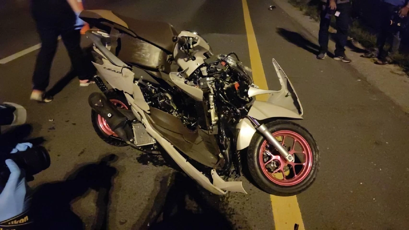 สลด! เด็กแว้นปทุม ซิ่งรถหนี ตร. ถูกหนุ่มจีนควบ "Porsche" หรู ขยี้ดับคาถนน