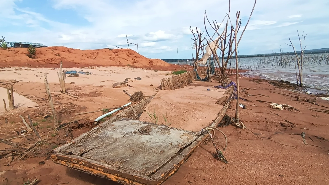 เขื่อนลำแชะน้ำลดเหลือ 35 เปอร์เซ็นต์ ซากโรงเรียนเก่าโผล่กลางน้ำ