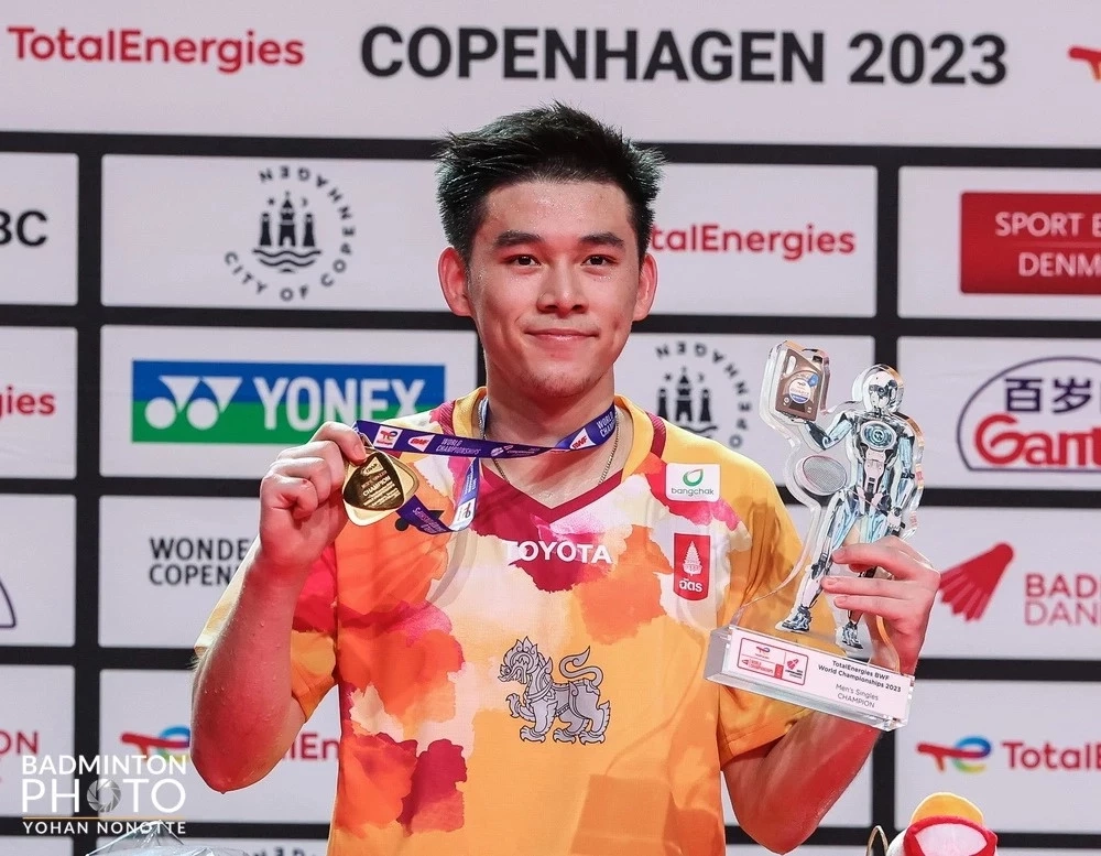 รู้จัก "วิว" กุลวุฒิ วิทิตศานต์ ดีกรีแชมป์แบดมินตันมือ 3 ของโลก คนล่าสุด