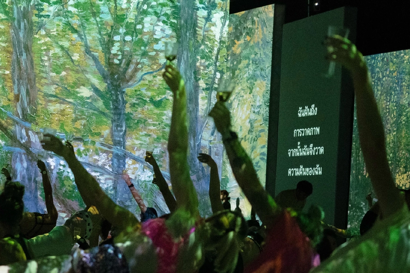 ไอคอนสยาม จัดกิจกรรม “Immersive Brew Yoga” ท่ามกลาง “Van Gogh Alive Bangkok”