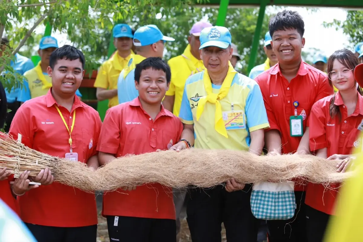 รอง ผบ.ตร. นำเยาวชน แปรอักษรรักแม่ วันเฉลิมพระชนมพรรษา 12 สิงหาคม