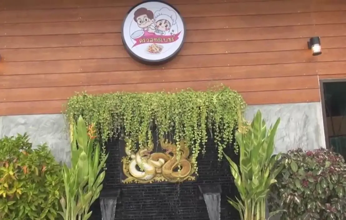 "ยำ ส.ว.-กกต.ลุยสวน" ร้านอาหารปิ๊งไอเดีย จัดเมนูล้อการเมืองสุดปัง
