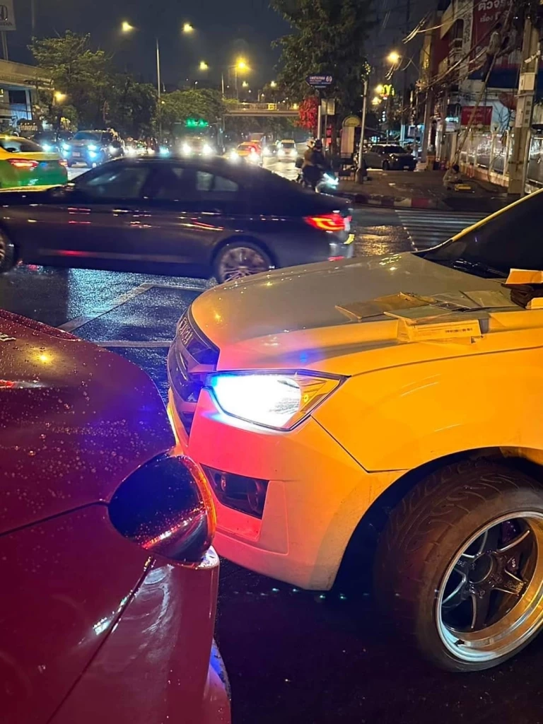 เจ้าของเฟอร์รารี่ ถูกกระบะซิ่งชนท้าย เรียกประกันเคลียร์จบทุกฝ่าย