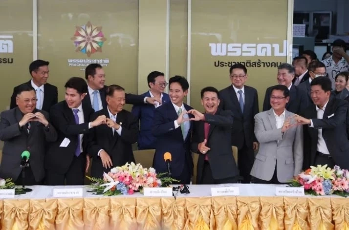 โซเชียลแห่ส่อง หลัง "วิโรจน์" ทวิต 2 เพลงสุดโดนใจชาวเน็ต สื่อถึงใครหรือไม่ ?