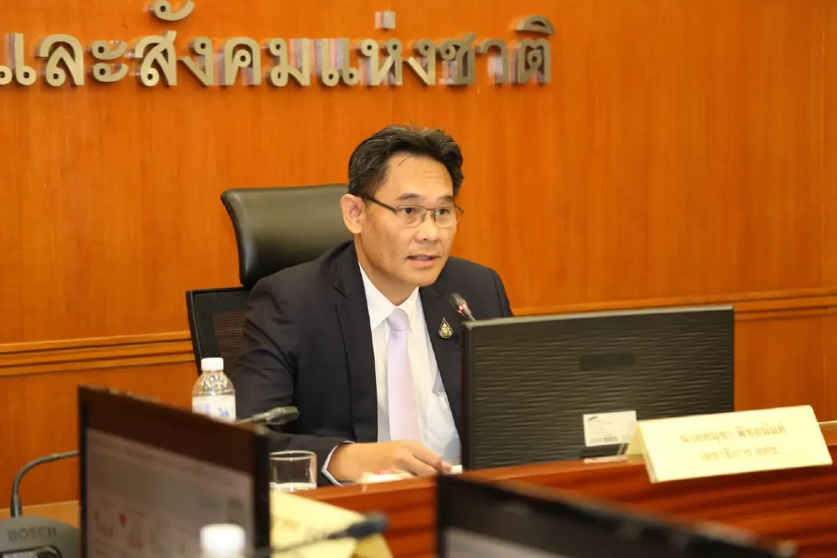 นายดนุชา พิชยนันท์ เลขาธิการสภาพัฒนาการเศรษฐกิจและสังคมแห่งชาติ(สศช.) 