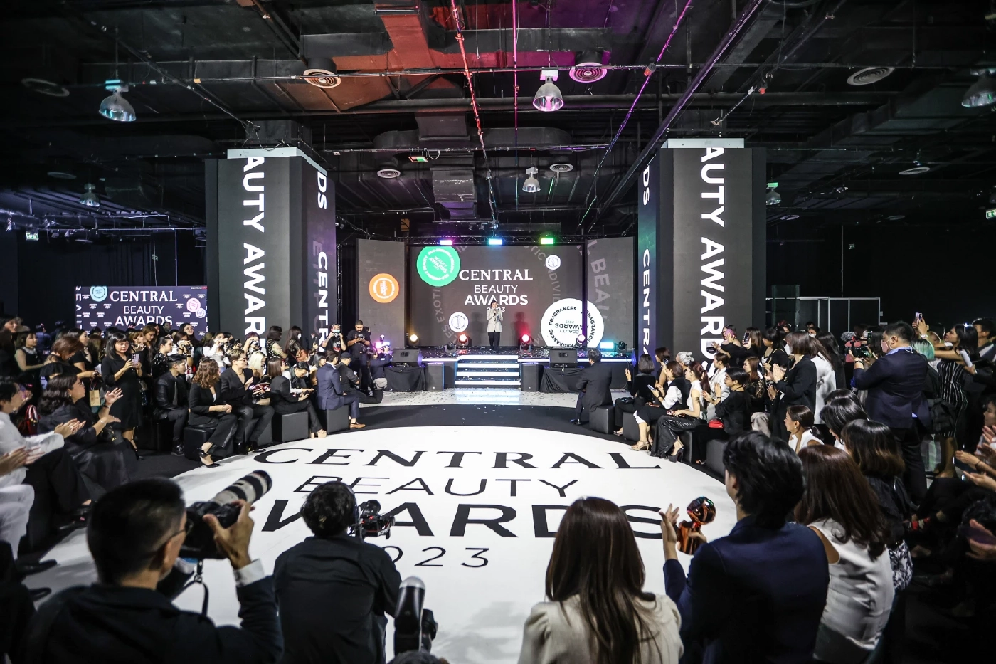 ส่องเหล่าคนดังตัวท็อปร่วมงานปาร์ตี้ “Central Beauty Awards 2023”