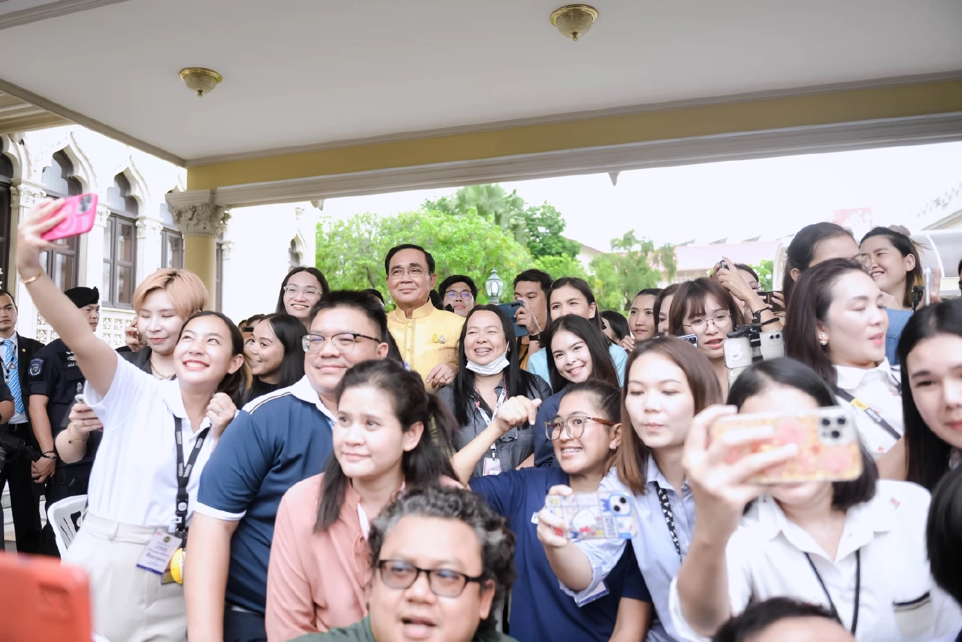 พล.อ.ประยุทธ์ อำลาสื่อฯ ส่งท้ายครม. ปัดตอบเตรียมรับงานใหญ่กว่าเดิม