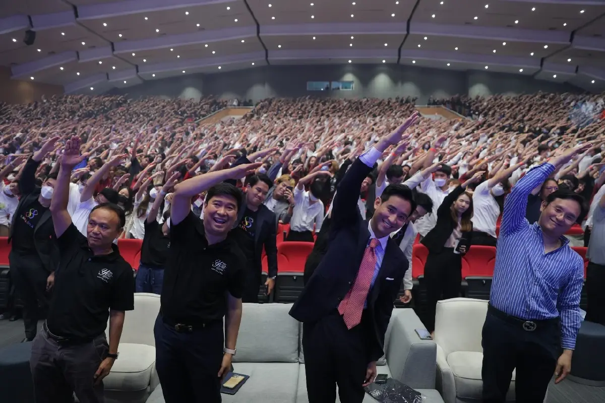 "พิธา" ปลุกพลังคนรุ่นใหม่ ร่วมกำหนดอนาคต ต่อสู้อำนาจที่ไม่ได้มาจากปชช.