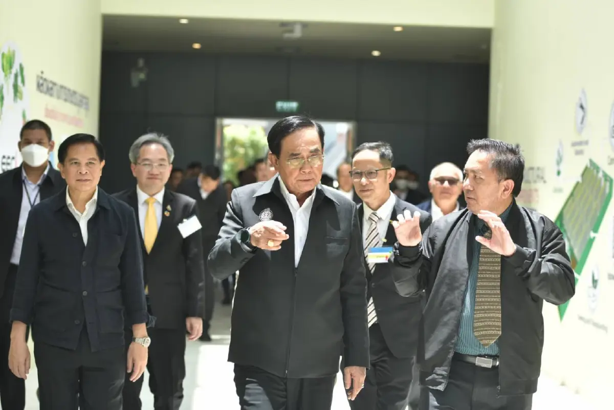 "พีระพันธุ์" ร้องอุ๊ย"เป็นไปไม่ได้" ถูกถามจ่อนั่งเก้าอี้กลาโหม