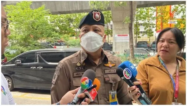 ตร.เตรียมรับม็อบชุมนุมหน้าพรรคเพื่อไทย วางกำลังโดยรอบกันมือที่สาม