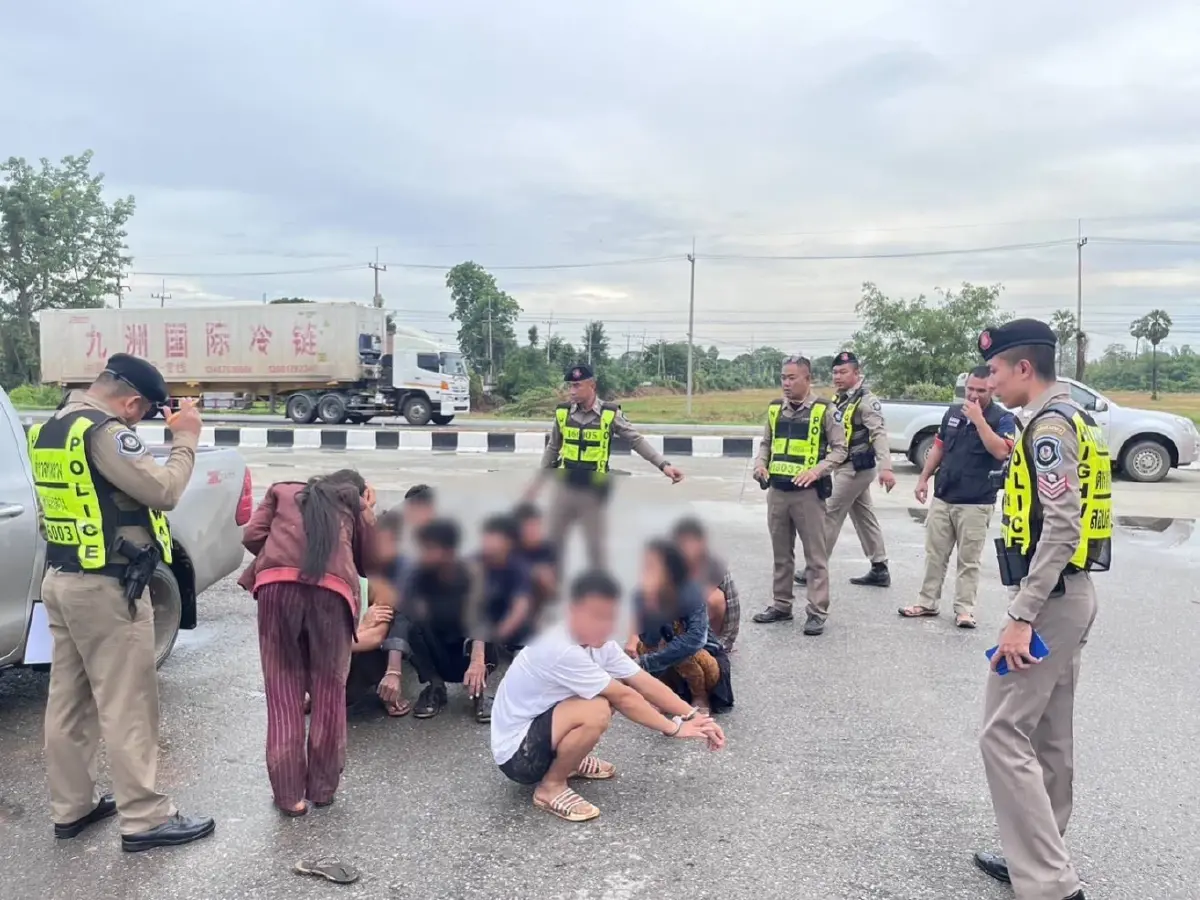 ตร.ทางหลวงสกัดจับกระบะซิ่งขนแรงงานต่างด้าวเข้าเมือง