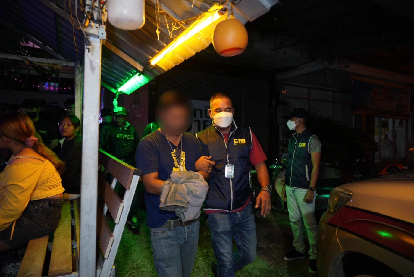 ตร.ปคม.รวบ อดีตคนมีสี เปิดคาราโอเกะแฝงค้ากามเด็ก กลางเมืองชุมพร