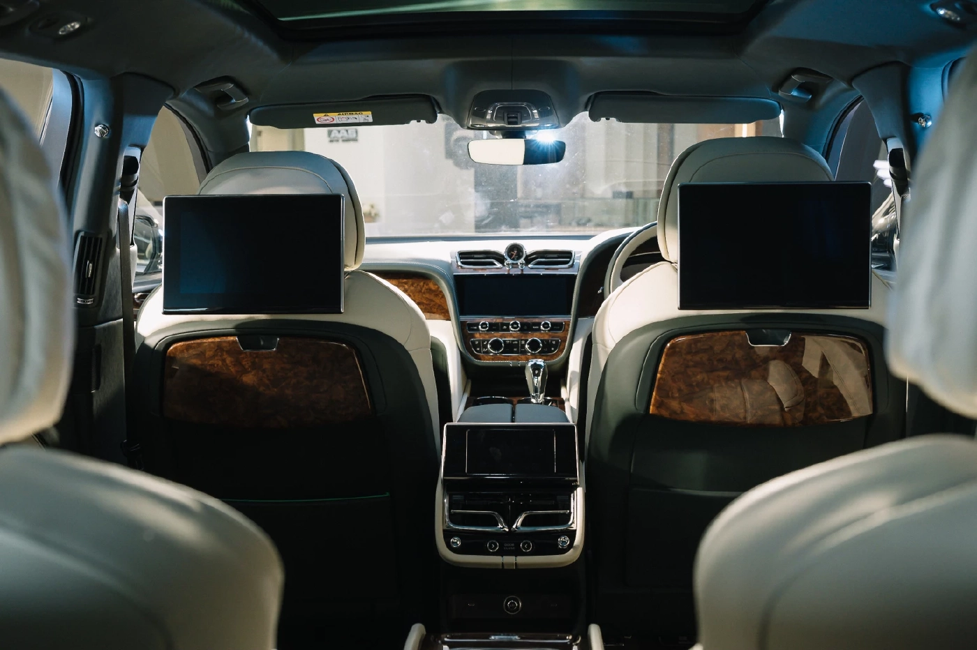 เริ่มต้น 22.6 ล้าน BENTAYGA EWB AZURE  อัครยนตรกรรมเอสยูวีสุดหรูของเบนท์ลีย์