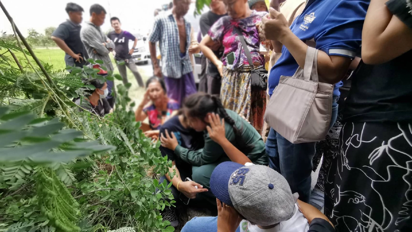 ดักยิงหนุ่มใหญ่พกปืน เกือบ 10 นัด ดับในร่องน้ำกลางทุ่งนา ตร.เร่งหาสาเหตุ